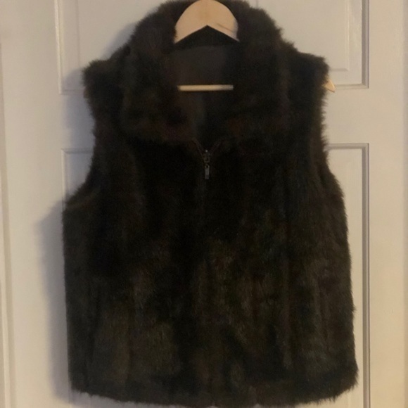Faux Fur Reversible Vest - Picture 2 of 5